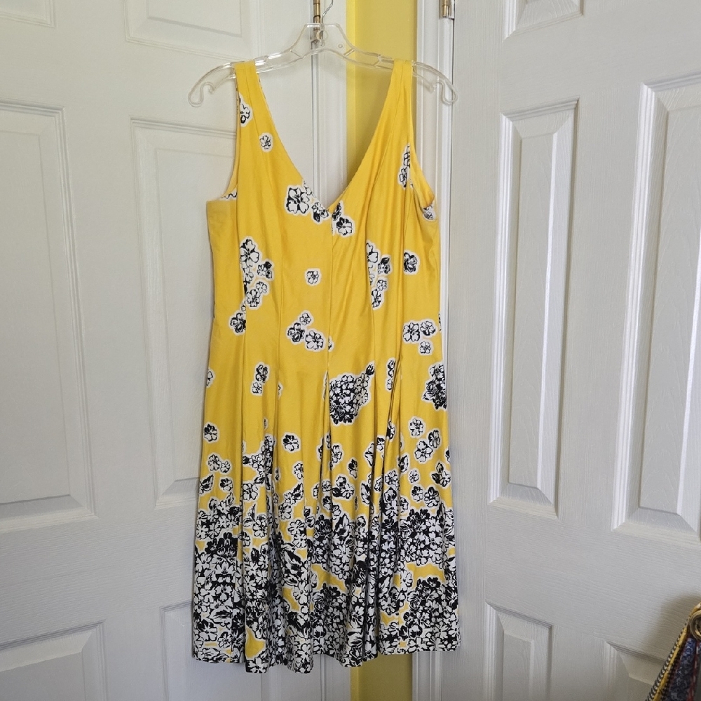 Nine West Yellow Floral V-Neck Midi Dress with Black & White Print